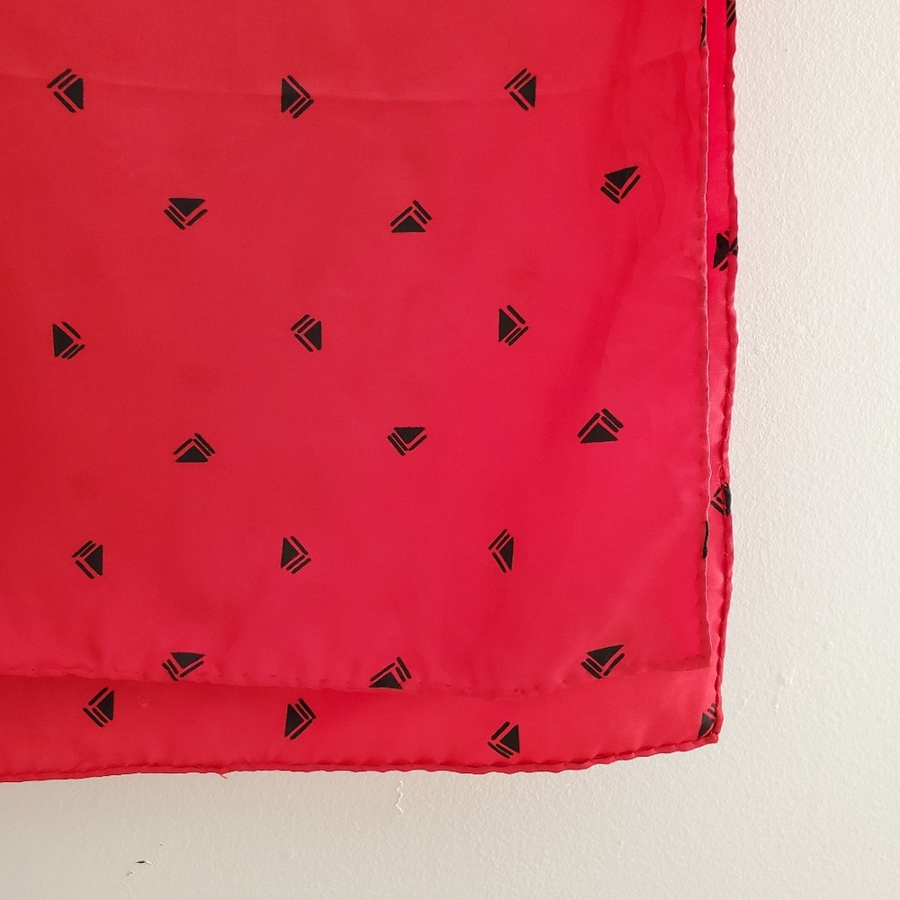 80s Vintage Red & Black Triangle Pattern Silk Scarf - Picture 2 of 6